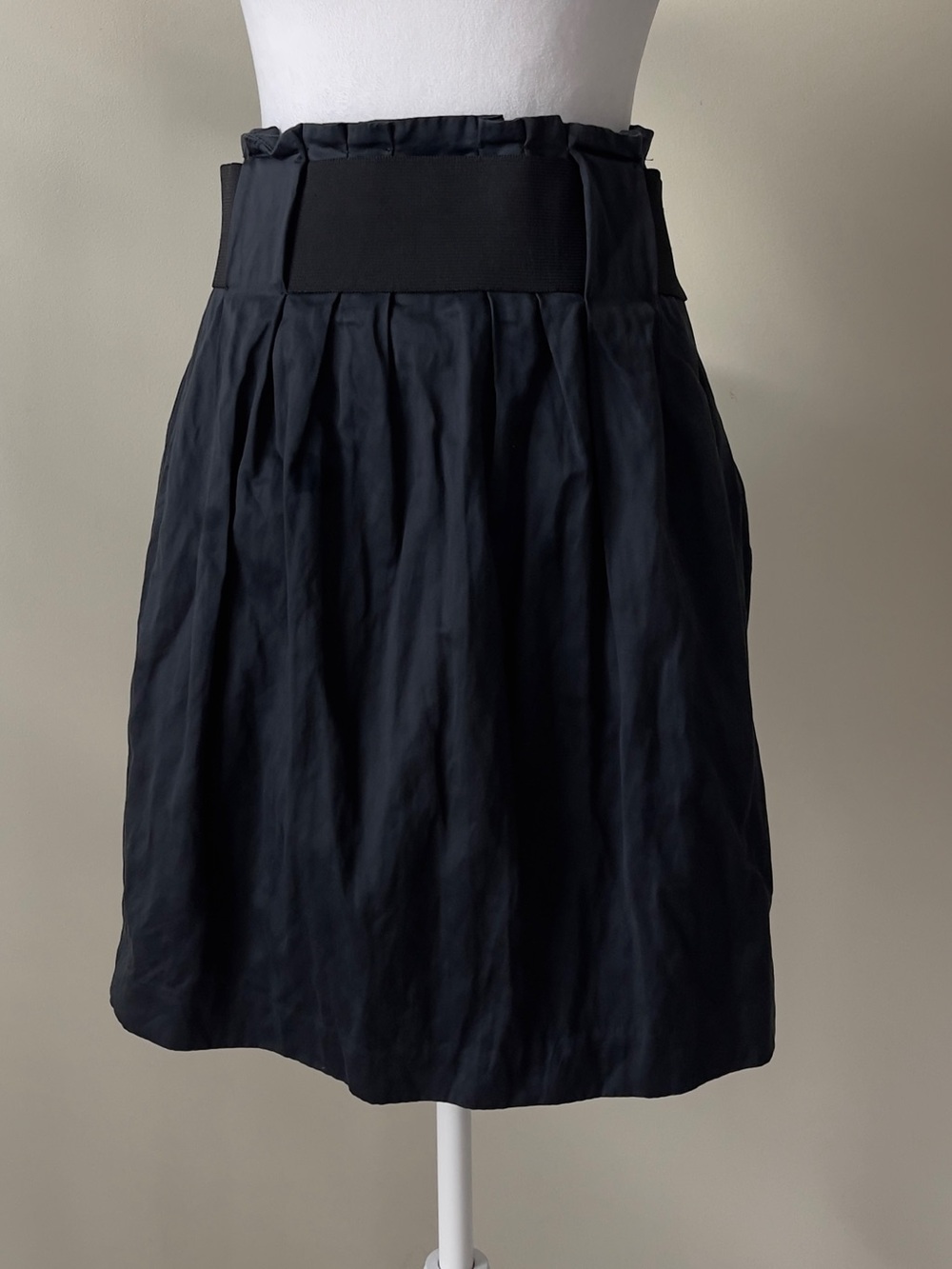 Elizabeth and James Black Pleated Paperbag-Waist Bubble knee high Skirt Size 8